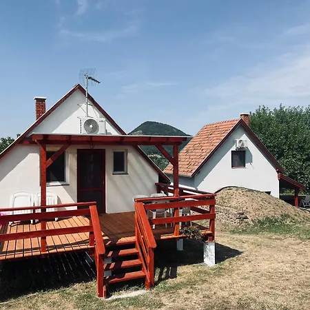 Badacsony Hegyen Ket Haloszobas Haz